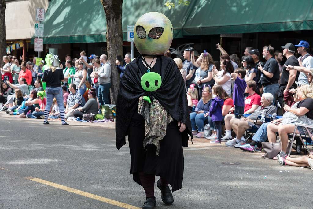 Indulge in⁢ Cosmic Delight: Diverse Extraterrestrial Festivals and Joyful Customs